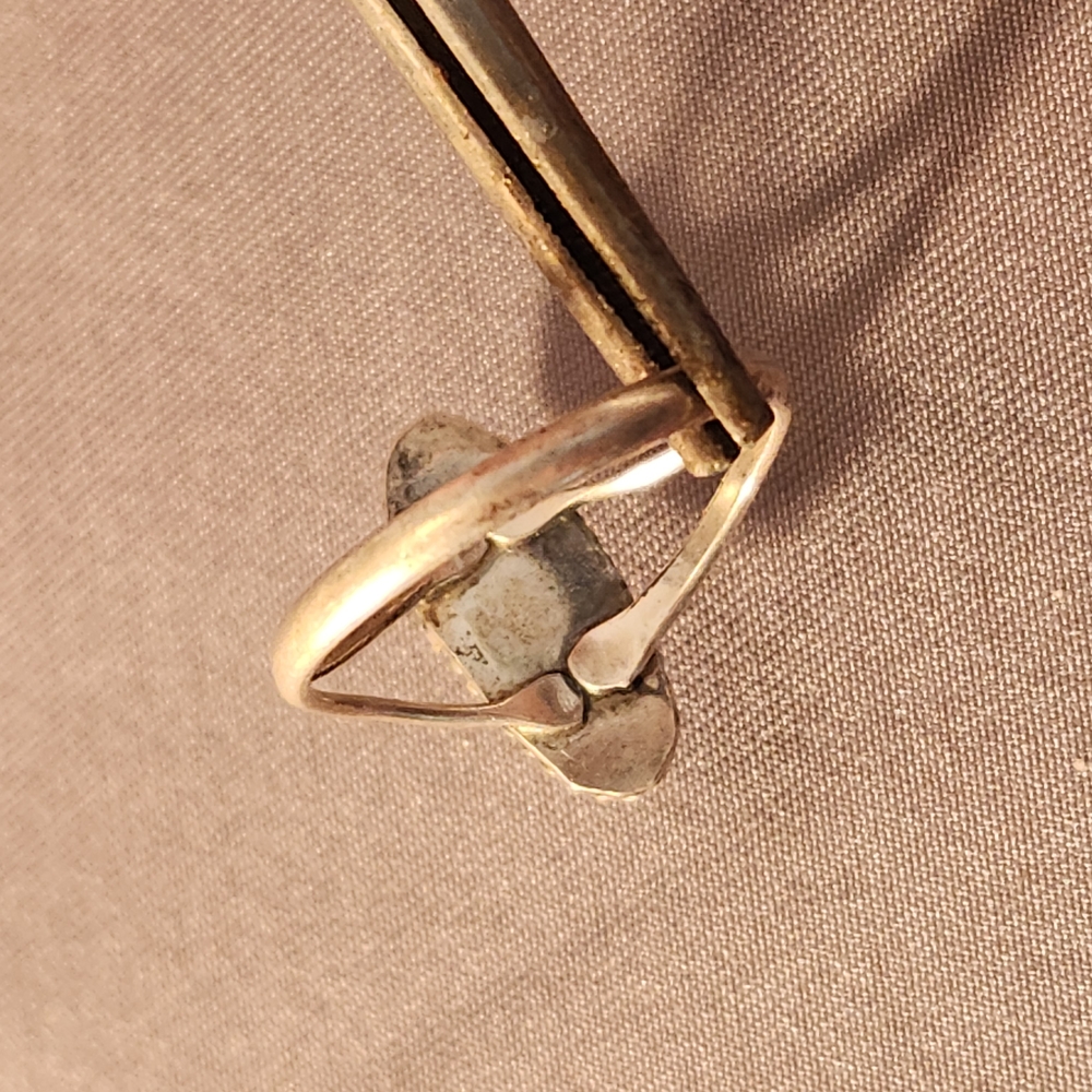 Sterling Silver And Shell Ring - image 4